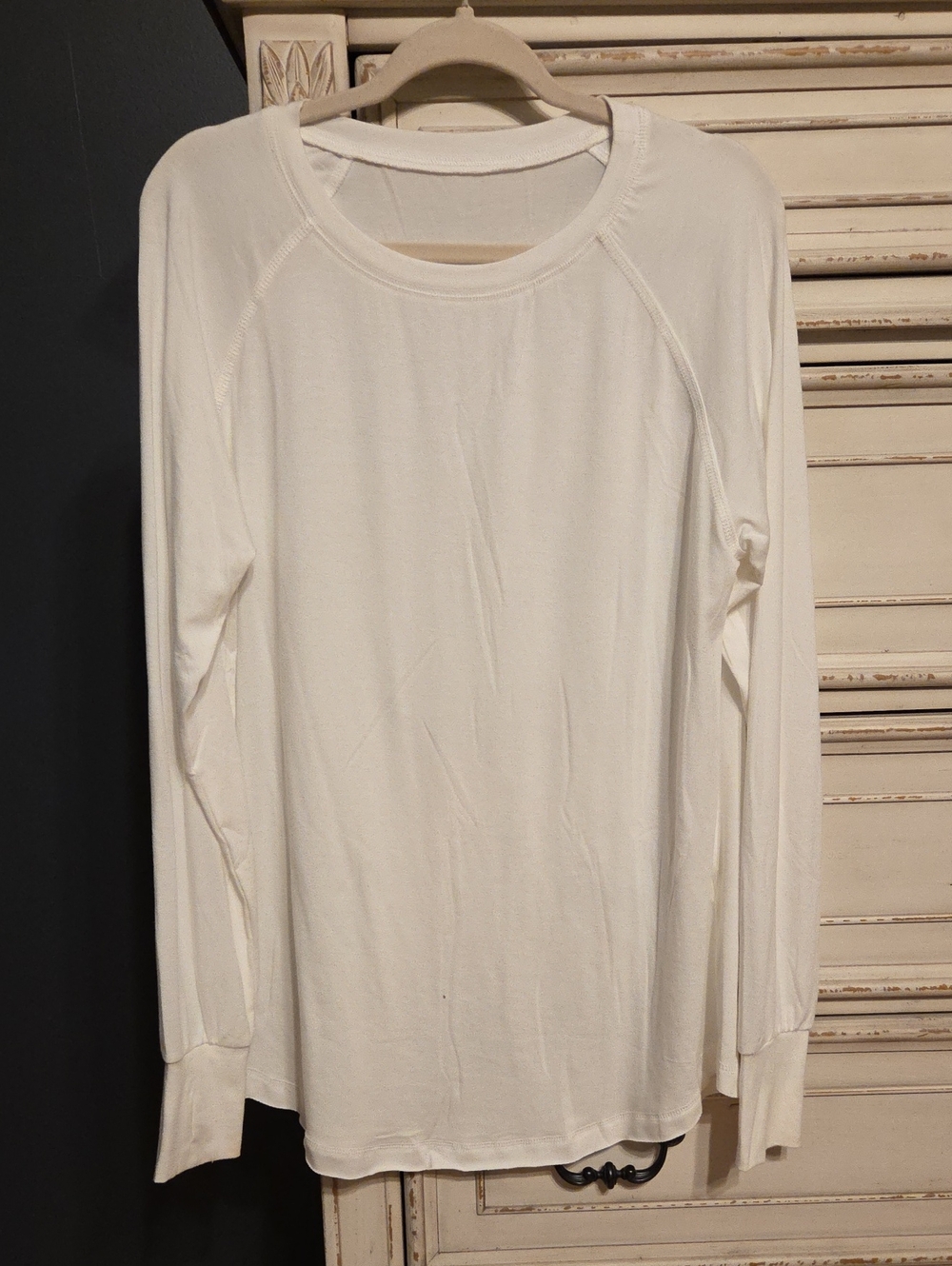 Women’s White Long-Sleeve Crewneck Top